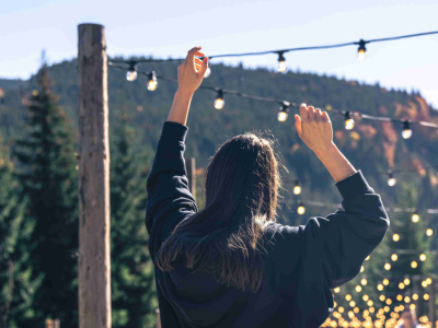 Atsinaujinančios energijos sprendimai: saulės energija varomos girliandos